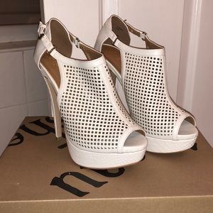 Beau & Ashe Dusana Heel Booties. Size 8
